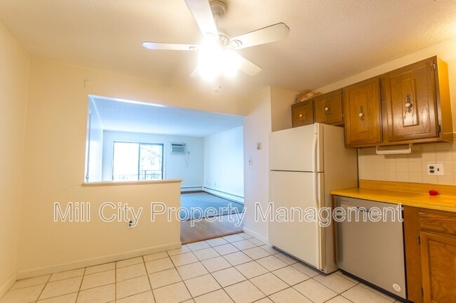 Building Photo - 23 Country Club Dr