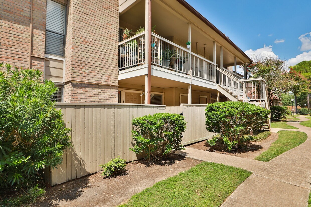 Foto principal - 2100 Wilcrest Dr