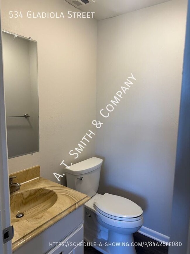 Foto del edificio - 534 Gladiola St