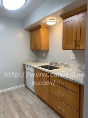 Building Photo - 2103 Town and Country Ln