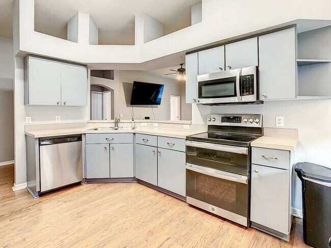 Foto del edificio - "Spacious 4-Bedroom Haven with 2 Full Baths in Brandon, FL – Your Dream Home Awaits!"