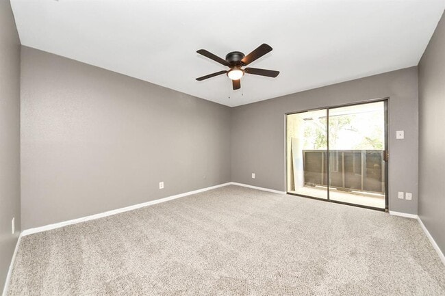 Building Photo - 3015 Walnut Bend Ln