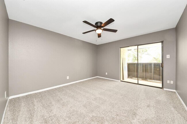 Foto del edificio - 3015 Walnut Bend Ln