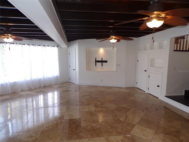 Foto del edificio - 179 Maria Ct