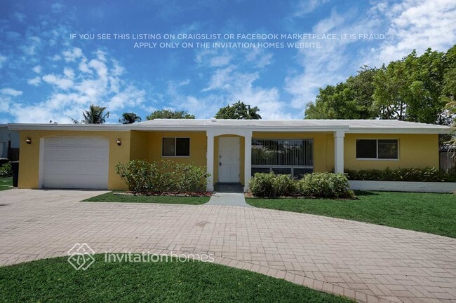 Building Photo - 2710 NE 53rd St