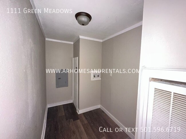 Building Photo - 1111 Green Meadows Rd | $995 | 3 beds, 2 bath