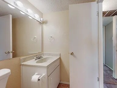 Foto del edificio - 4703 Country Club Ln NW