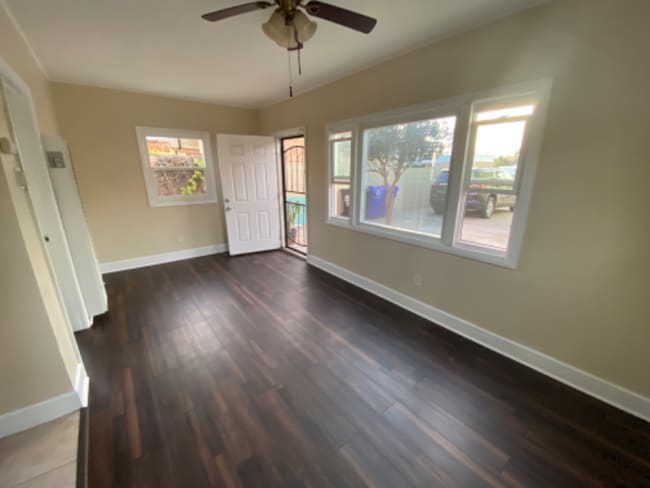 Building Photo - 619 42nd St