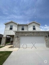 Building Photo - 1601 White Oak Dr