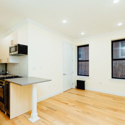 Primary Photo - 946 Bushwick Ave
