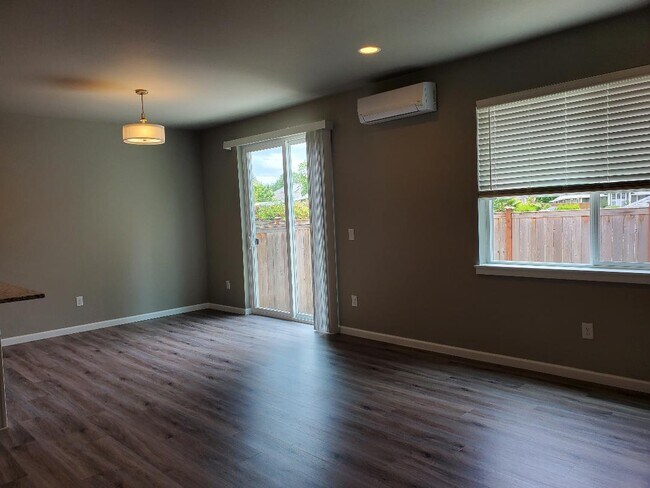 Foto del edificio - 6906 Delaney Ln NE