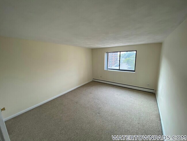 Foto del edificio - 24 Whites Ave