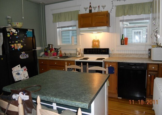 Kitchen Island - 216 Ontario St