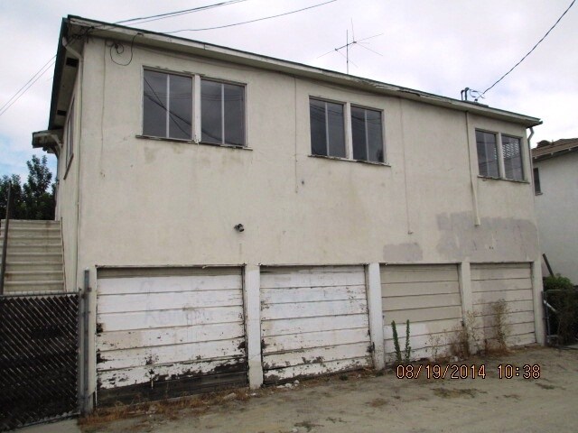 Building Photo 4 - 11312-11318 Victory Blvd