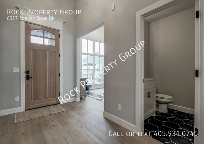 Foto del edificio - 6517 Forest Edge Dr