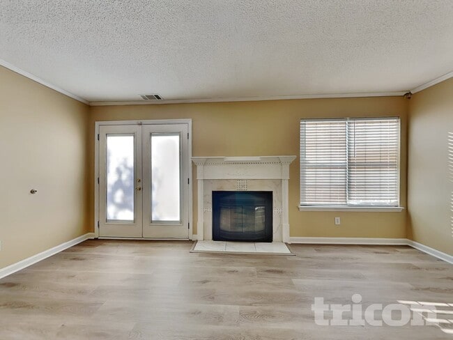 Building Photo - 3862 Live Oak Ln