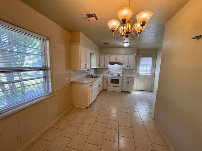 Foto del edificio - 2916 Shirley Ln