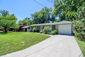 Building Photo - 15 Clinton Dr