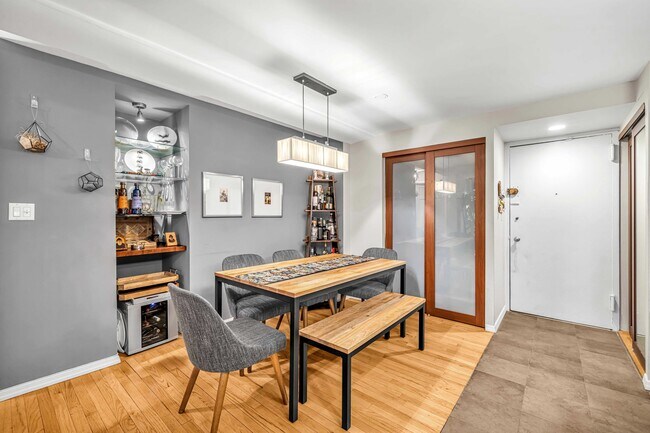 Foto del edificio - 215 E 24th St