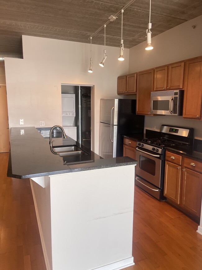 Building Photo - 647 Metropolitan Way