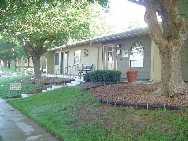 Foto del edificio - 1222 Giles Rd