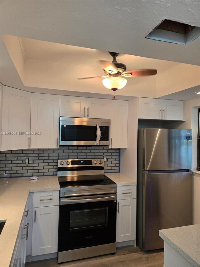 Building Photo - 2123 Golfside Village Dr