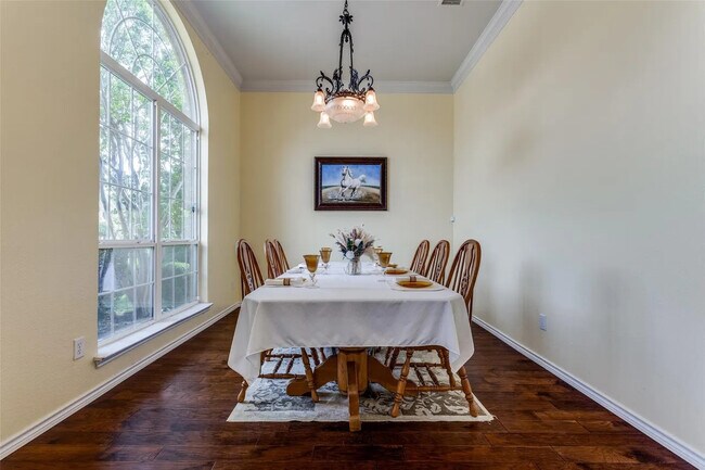 Building Photo - 2704 Orchid Dr