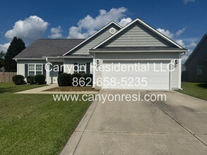 Building Photo - 567 Broad Dr