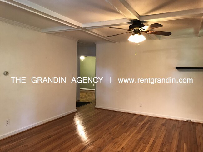 Foto del edificio - 2258 Mountain View Terrace SW