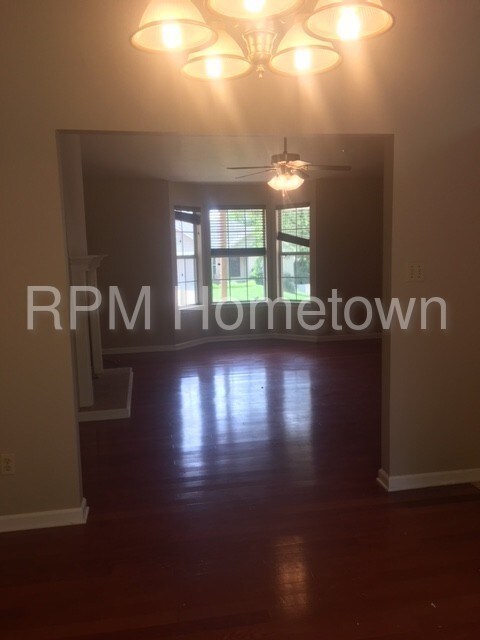 Building Photo - 105 Brentwood St