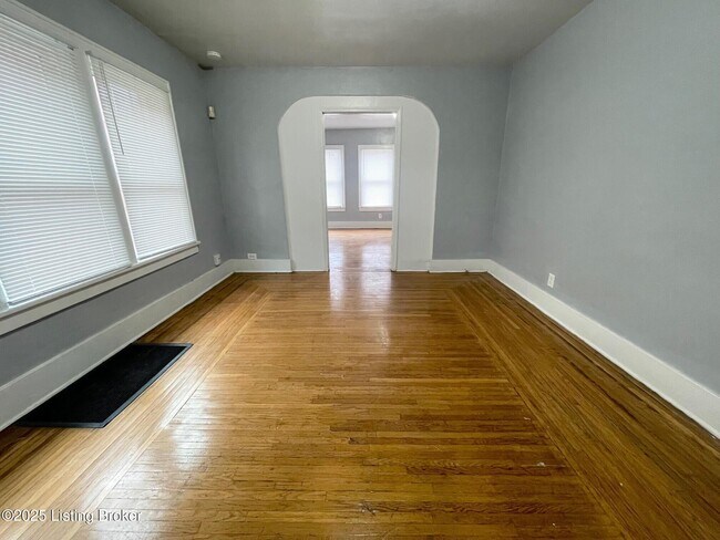 Foto del edificio - 668 Lindell Ave