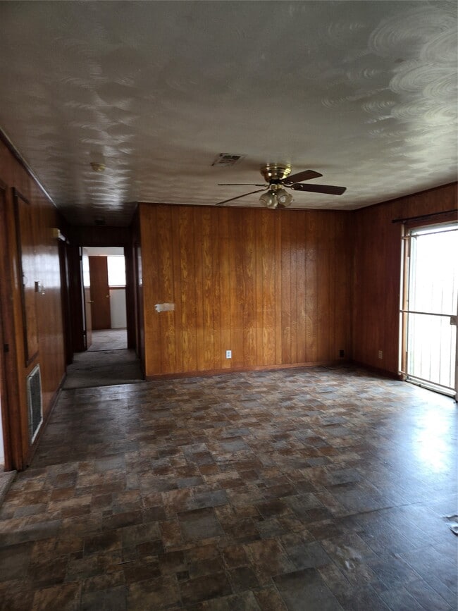 Building Photo - 2870 Sarah St