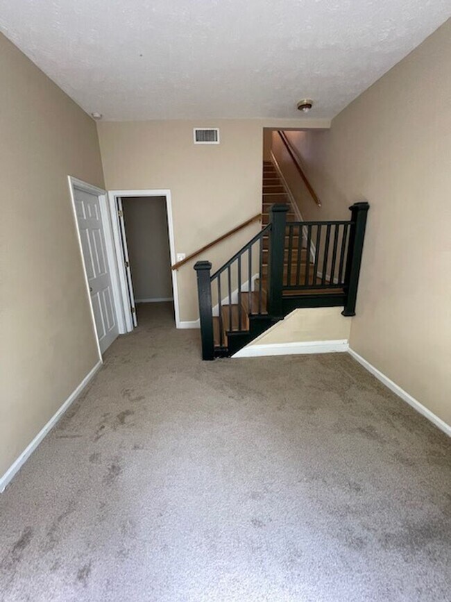 Building Photo - North Columbus 3 bedroom for rent