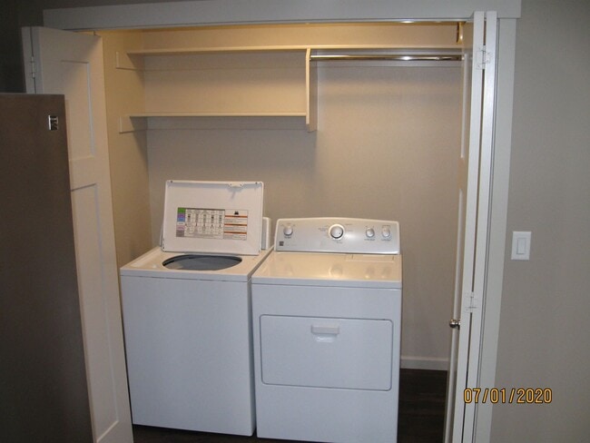 Building Photo - Must See 3 Bedroom with Fenced Yard!