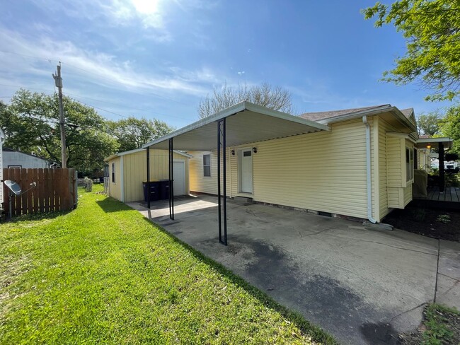 Building Photo - Single Family Home in Northview Area!