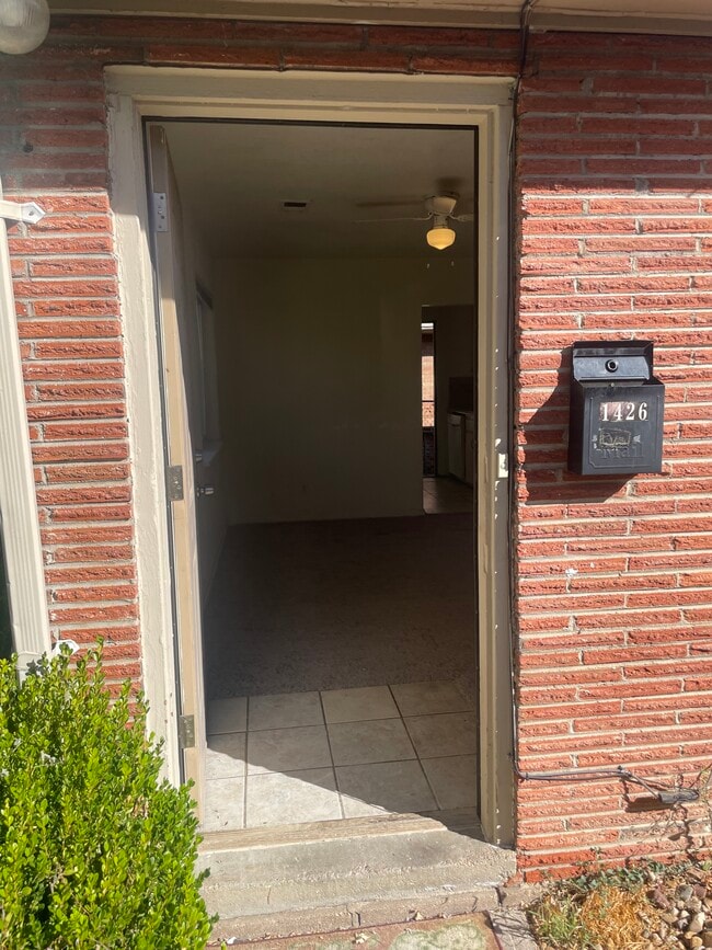 Foto del edificio - 1426 Clinton St