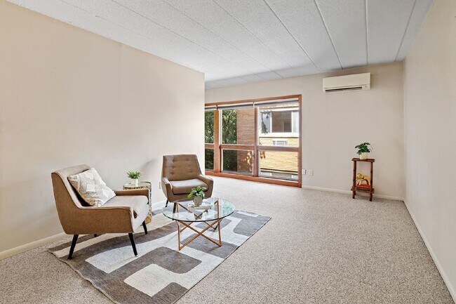 Foto del edificio - Charming 1 bedroom Condo Available Now!