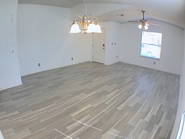 Building Photo - East El Paso 3 bed Refrig A/C