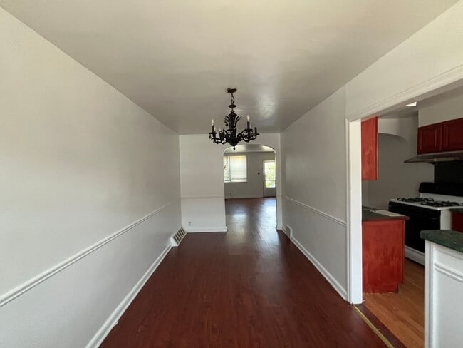 Building Photo - 2248 Disston St