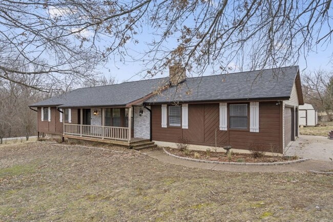Building Photo - NEWLY REMODELED HOME | 3 Bedroom | 2 Bath ...