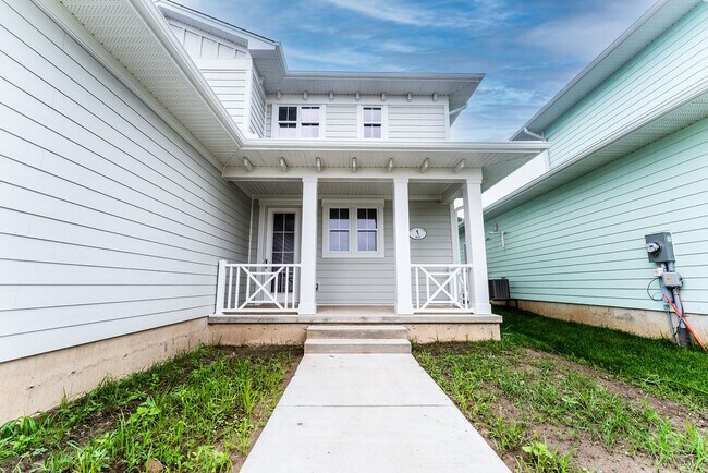 Building Photo - Gorgeous PORT Stanley * 3 Bedroom Home for Rent * May 1st * Garage!