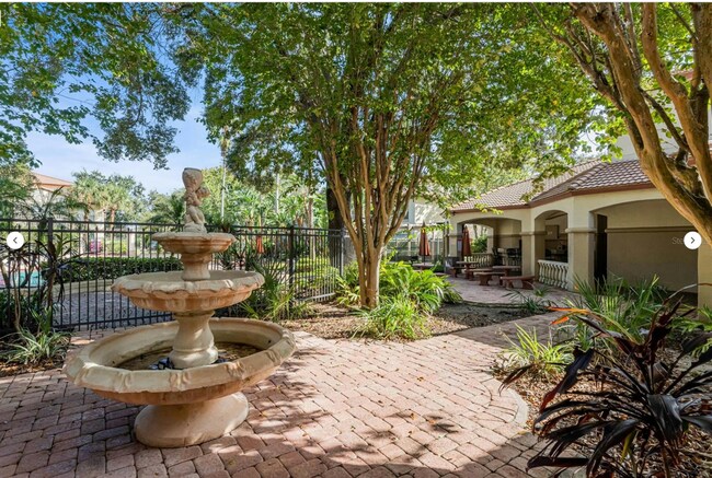 Building Photo - 827 Camargo Way