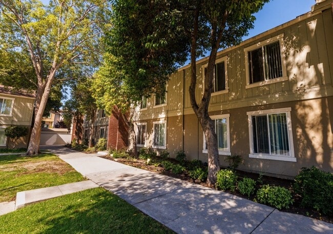 Building Photo - Castilian Apartments