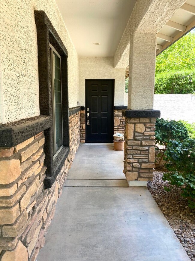 Foto del edificio - **BEAUTIFUL 3BEDROOM/2BATHROOM HOME LOCATE...