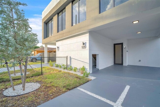 Photo - 919 NW 55th St House