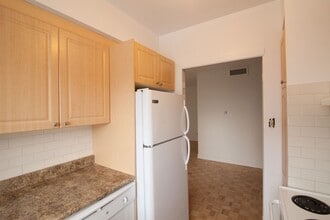 Building Photo - 3555 Chem. de la Côte-des-Neiges