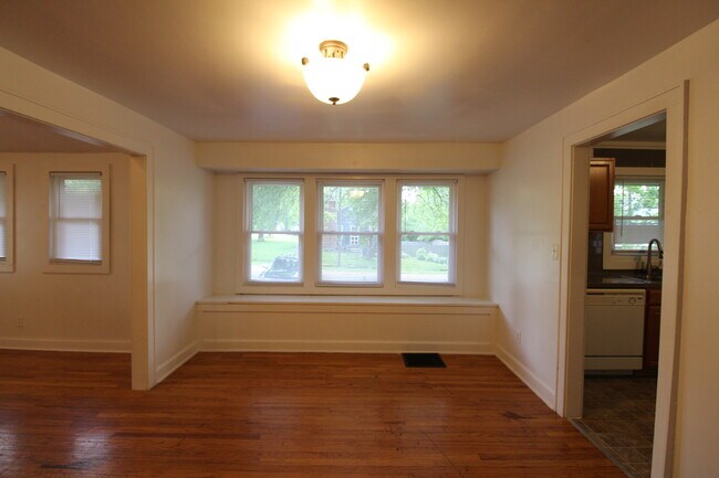 Building Photo - 2632 S 38th St