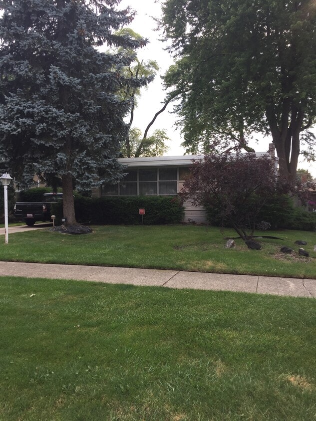 Primary Photo - 1634 Downing Ave