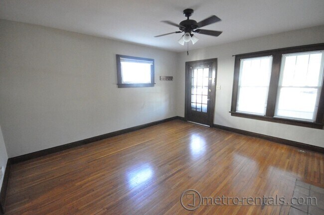 Foto del edificio - 63-65 E Como Avenue