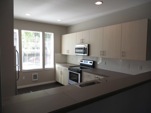 Primary Photo - 1130 SW 160th Ave